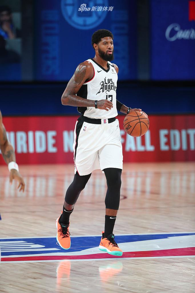 争黑险胜，64-57！罗伯逊夺赛点，5-4或复仇，囧.