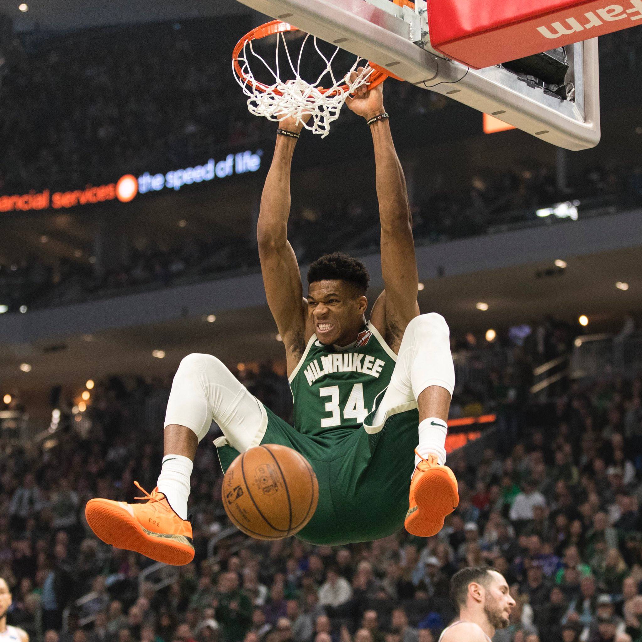 将主裁围住 将主裁围住