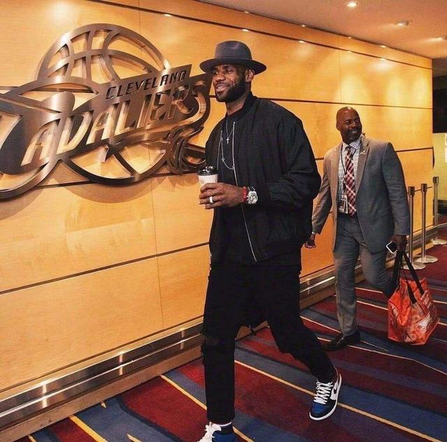 两队风格鲜 两队风格鲜